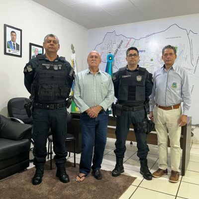 Imagem da notícia Novo comandante da Polícia Militar de Figueirão visita prefeito Juvenal e reforça compromisso com a segurança local